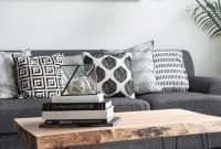 Charming Living Room Design Ideas 38