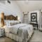 Elegant Farmhouse Decor Ideas For Bedroom 10