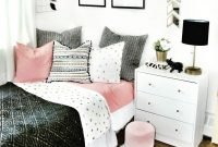 Elegant Farmhouse Decor Ideas For Bedroom 28