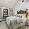 Elegant Farmhouse Decor Ideas For Bedroom 29