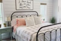 Elegant Farmhouse Decor Ideas For Bedroom 36