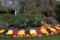 Incredible Autumn Decorating Ideas For Backyard 11