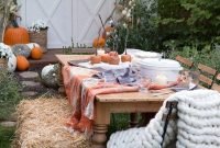 Incredible Autumn Decorating Ideas For Backyard 26