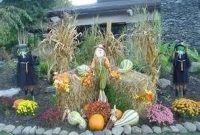 Incredible Autumn Decorating Ideas For Backyard 28