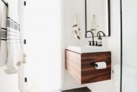 Cozy Small Bathroom Ideas With Wooden Decor 25
