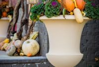 Incredible Autumn Decorating Ideas For Backyard 51