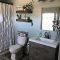 Popular Farmhouse Small Bathroom Decorating Ideas 10