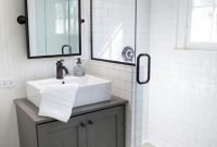 Popular Farmhouse Small Bathroom Decorating Ideas 33