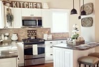 Popular Small Farmhouse Design Ideas To Style Up Your Home 18