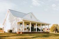 Popular Small Farmhouse Design Ideas To Style Up Your Home 41
