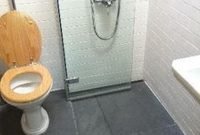 Awesome Bathroom Shower Ideas For Tiny House 22