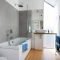 Awesome Bathroom Shower Ideas For Tiny House 45
