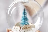 Best Home Decoration Ideas With Snowflakes And Baubles 07
