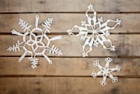 Best Home Decoration Ideas With Snowflakes And Baubles 12