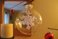 Best Home Decoration Ideas With Snowflakes And Baubles 17