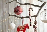 Best Home Decoration Ideas With Snowflakes And Baubles 25