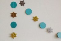 Best Home Decoration Ideas With Snowflakes And Baubles 29