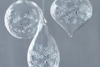 Best Home Decoration Ideas With Snowflakes And Baubles 31
