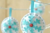 Best Home Decoration Ideas With Snowflakes And Baubles 43