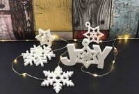 Best Home Decoration Ideas With Snowflakes And Baubles 48