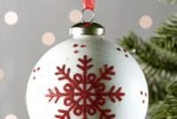 Best Home Decoration Ideas With Snowflakes And Baubles 49