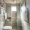 Chic Farmhouse Bathroom Desgn Ideas With Shower 14