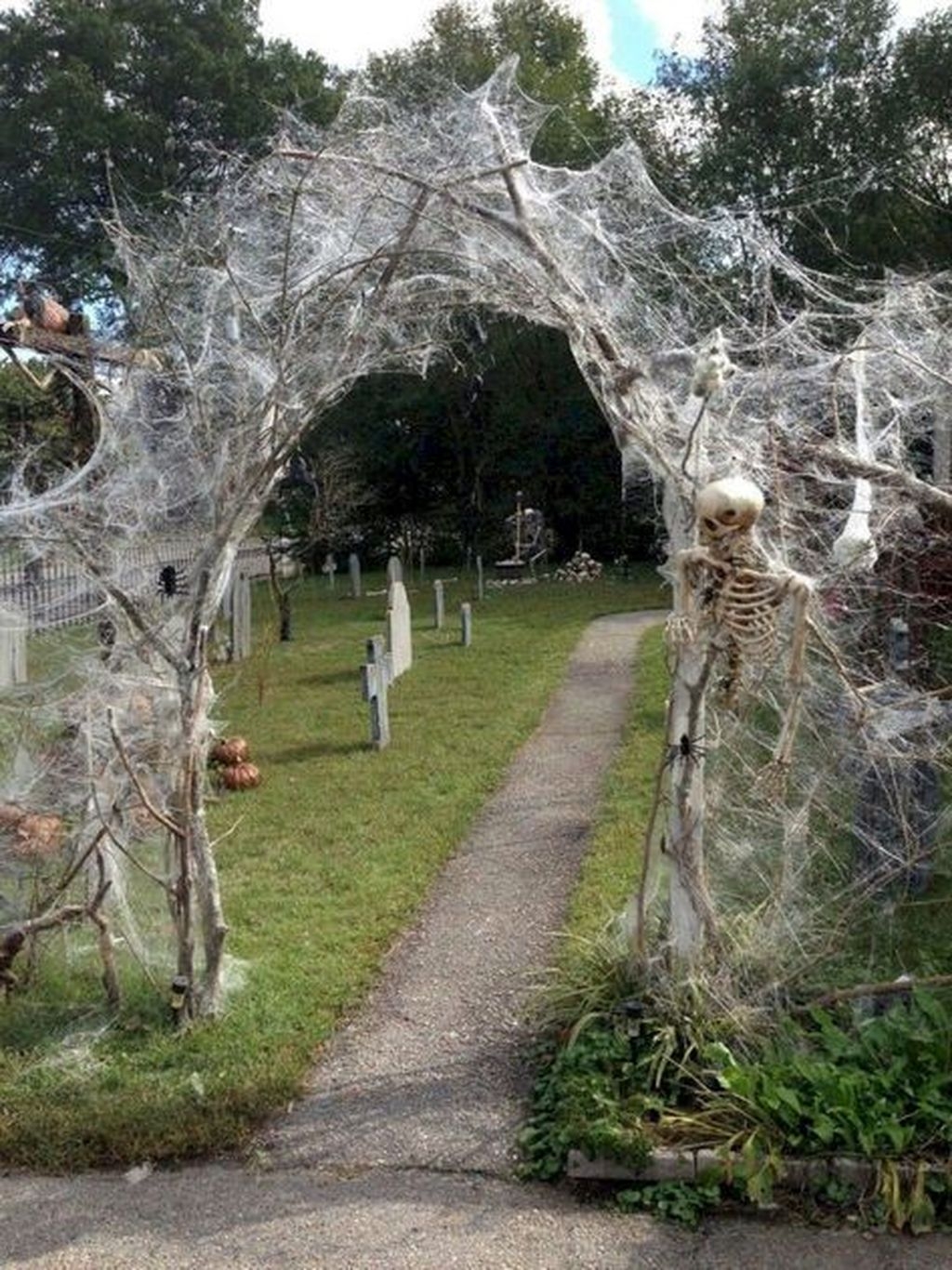30+ Newest Diy Outdoor Halloween Decor Ideas That Very Scary - Newest Diy OutDoor Halloween Decor IDeas That Very Scary 01