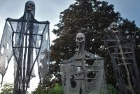 Newest Diy Outdoor Halloween Decor Ideas That Very Scary 06