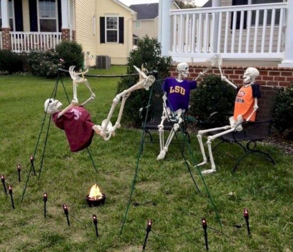 Newest Diy Outdoor Halloween Decor Ideas That Very Scary 13 - TRENDECORS