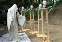 Newest Diy Outdoor Halloween Decor Ideas That Very Scary 23