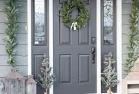 Adorable Front Door Christmas Decoration Ideas That Trend This Year 02