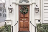 Adorable Front Door Christmas Decoration Ideas That Trend This Year 03