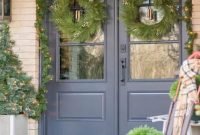 Adorable Front Door Christmas Decoration Ideas That Trend This Year 06