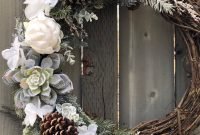Adorable Front Door Christmas Decoration Ideas That Trend This Year 26