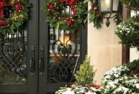 Adorable Front Door Christmas Decoration Ideas That Trend This Year 27