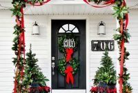 Adorable Front Door Christmas Decoration Ideas That Trend This Year 28
