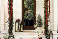 Awesome Christmas Farmhouse Porch Décor Ideas 29