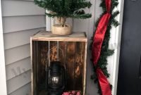 Awesome Christmas Farmhouse Porch Décor Ideas 39