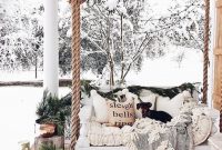 Awesome Christmas Farmhouse Porch Décor Ideas 40