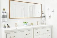 Wonderful Single Vanity Bathroom Design Ideas To Try 44