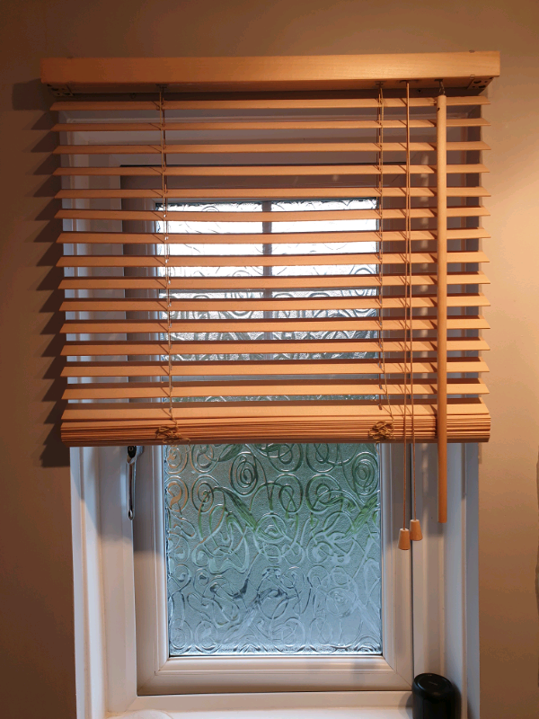 Real Wood Blinds vs. Faux Wood Blinds: Which is better?